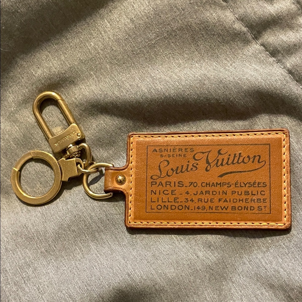 Louis Vuitton Limited Edition Tan Leather Key Holder with Gold Accents